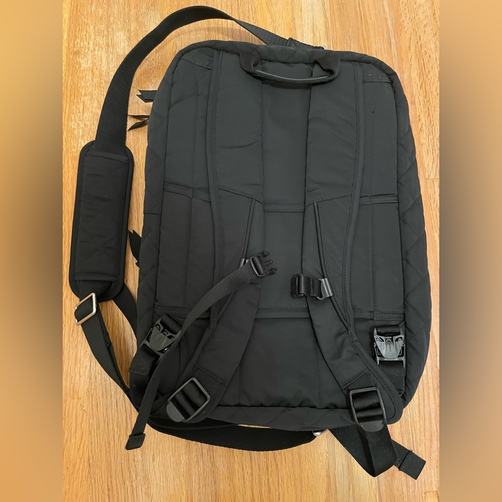 Vera Bradley travel backpack NWOT - Picture 4 of 5